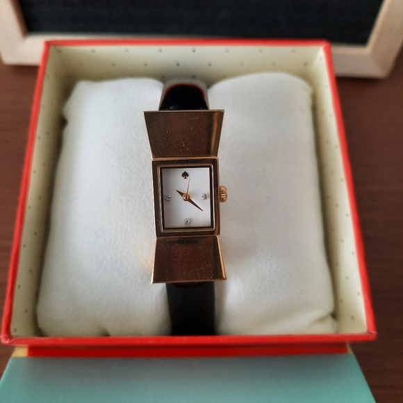 Kate Spade Black Carlyle Bow Leather Patent Watch - Picture 2 of 9